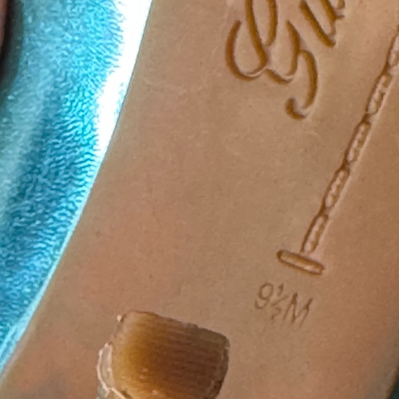 Guess Shiny Teal Heels - Picture 8 of 8